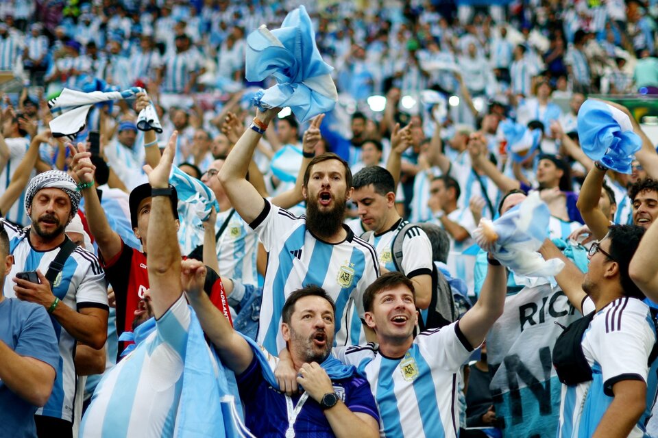 La AFA presnetó la pelota "Argentum 1893" (Fuente: NA)