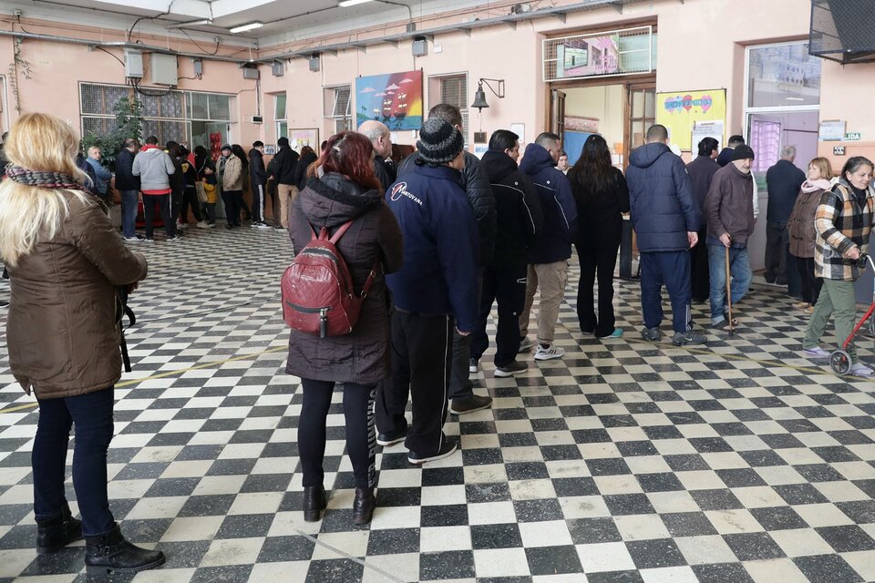 Las largas filas para votar fueron una constante en la elección porteña.  (Fuente: AFP)
