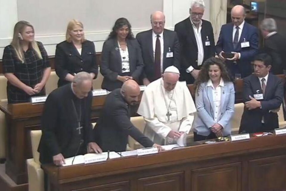 ¿Qué busca el Papa con la designación de Eugenio Zaffaroni y Andrés Gallardo en El Vaticano? (Fuente: AICA)