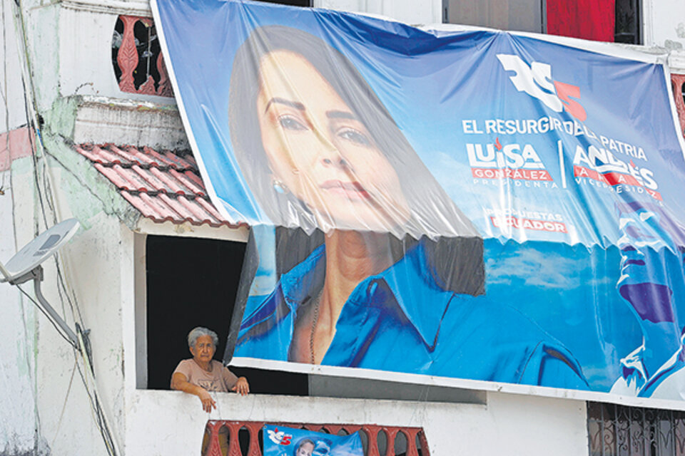 En los barrios populares gana Luisa González, de Revolución Ciudadana. (Fuente: EFE)