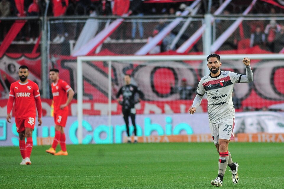 La alegría de Colón, en contraste con la impotencia de Independiente (Fuente: Fotobaires)