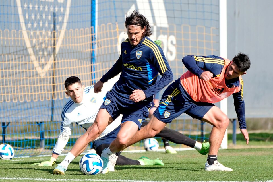 Cavani y Roncaglia durante el entrenamiento (Fuente: Prensa Boca)