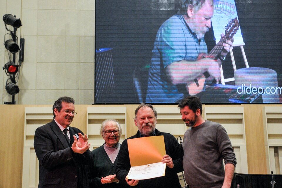 Goldman junto a Tristán Bauer, Adolfo Pérez Esquivel y Franco Vitali.  (Fuente: Sandra Cartasso)