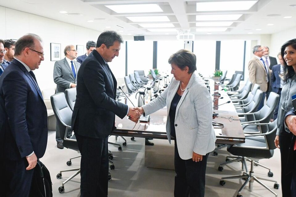 El ministro de Economía, Sergio Massa, y la titular del Fondo, Kristalina Georgieva. (Fuente: NA)