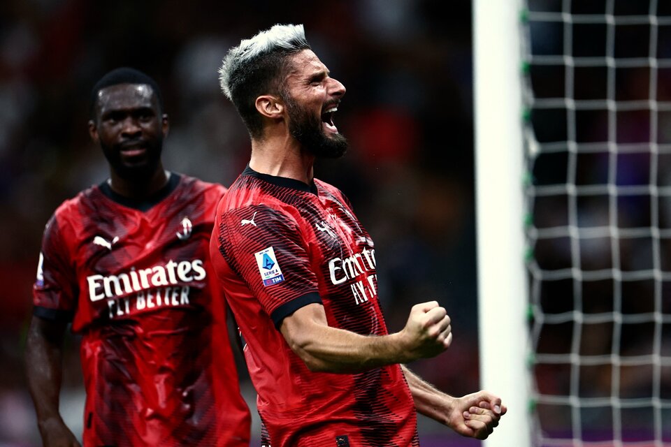 El francés Giroud marcó dos en la goleada del Rossonero (Fuente: AFP)