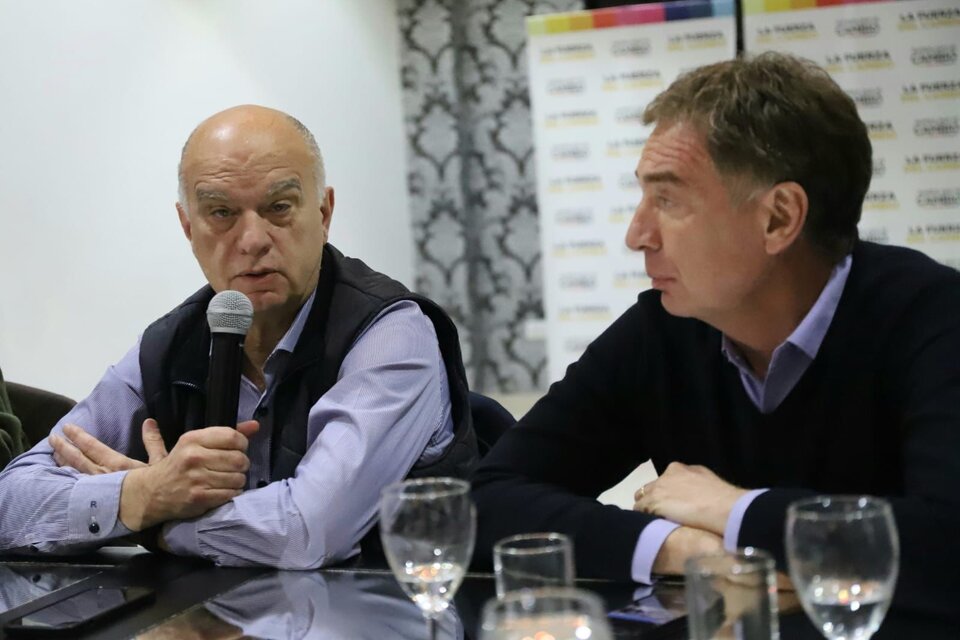 Néstor Grindetti y Diego Santilli en Lanus. 