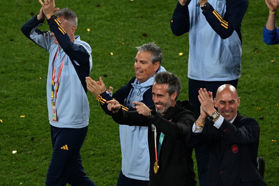 Jorge Vilda y Luis Rubiales, durante los festejos mundialistas (Fuente: AFP)