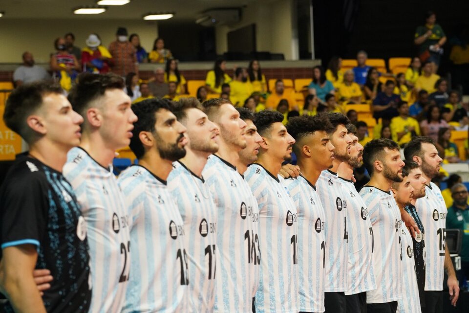 La selección argentina de vóley va en busca de su tercera victoria consecutiva en el Sudamericano Recife 2023. (Fuente: feva)