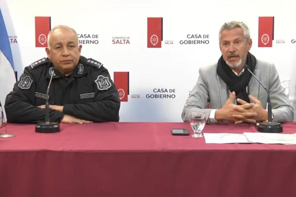 Comisario Castellanos y ministro Peña (Fuente: gentileza del gobierno de Salta)