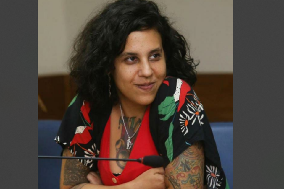 La antropóloga brasileña Luana Malheiro denuncia el racismo en la política de "guerra contra las drogas".
