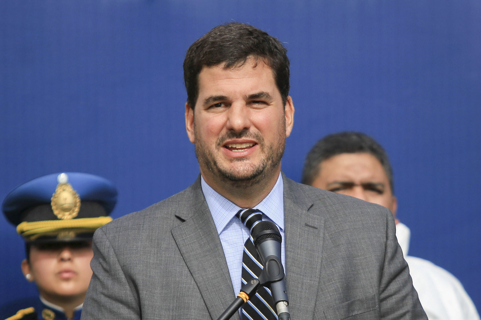 Eugenio Burzaco, ministro de Seguridad y Justicia de CABA, enfrenta pedidos de renuncia mientras los vecinos denuncian "zona liberada" en Palermo.