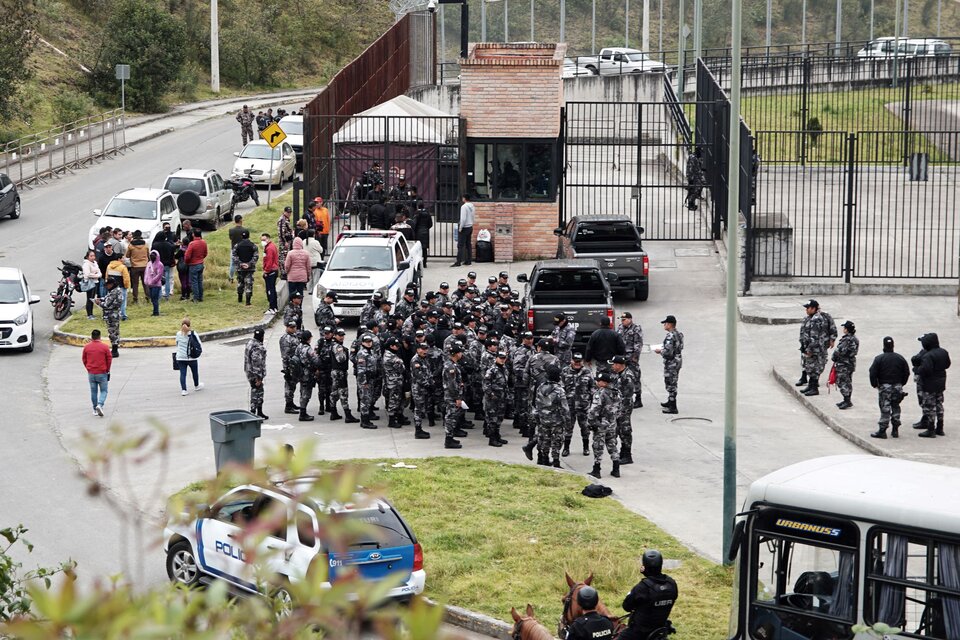 Crisis carcelaria en Ecuador: presos toman como rehenes a 57 guardias