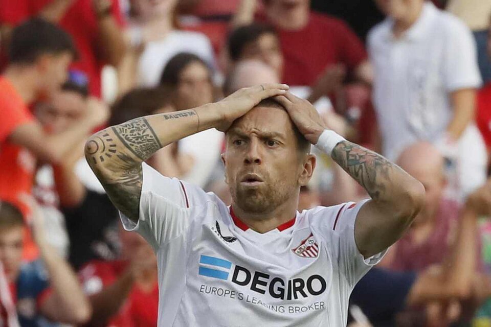 Papu Gómez rescindió su contrato con el Sevilla (Fuente: AFP)