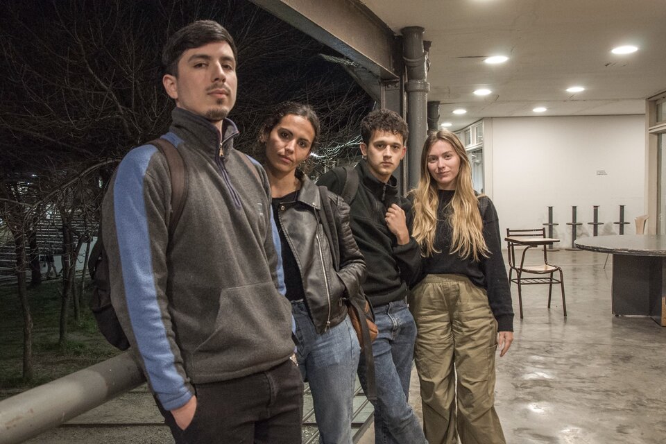 Nicolás, Joan, Aién y Julia son estudiantes de la UNSAM (Fuente: Fabián Restivo)