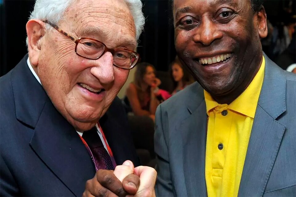 Kissinger y Pelé, socios cuando el brasileño fue a la Liga de Estados Unidos (Fuente: AFP)