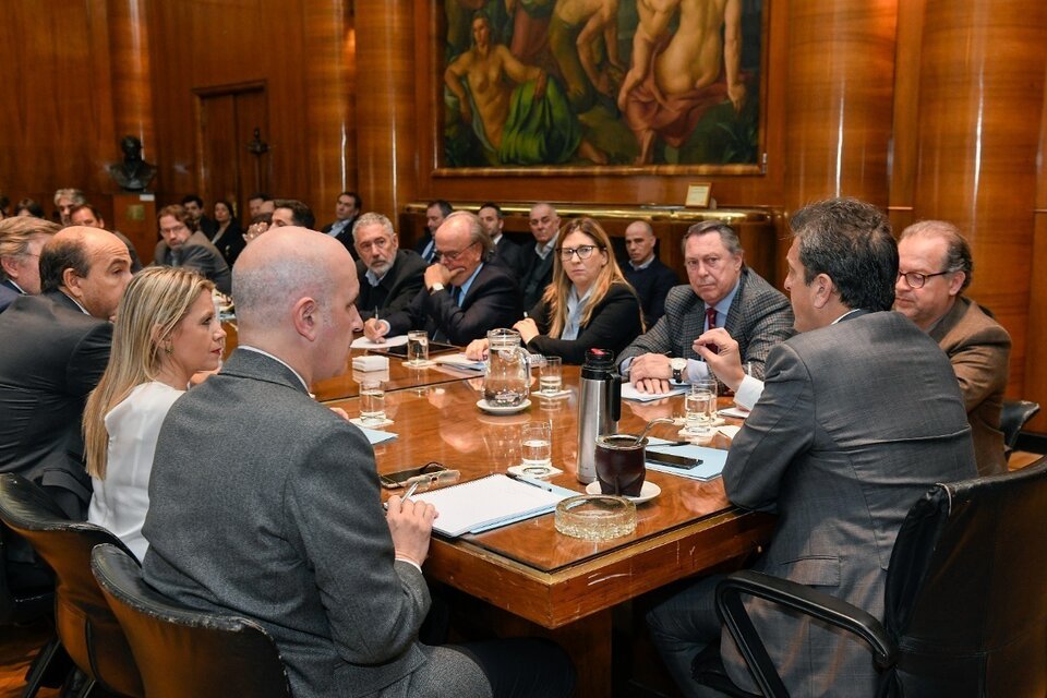 Sergio Massa en una de las últimas reuniones con sus equipos técnicos.