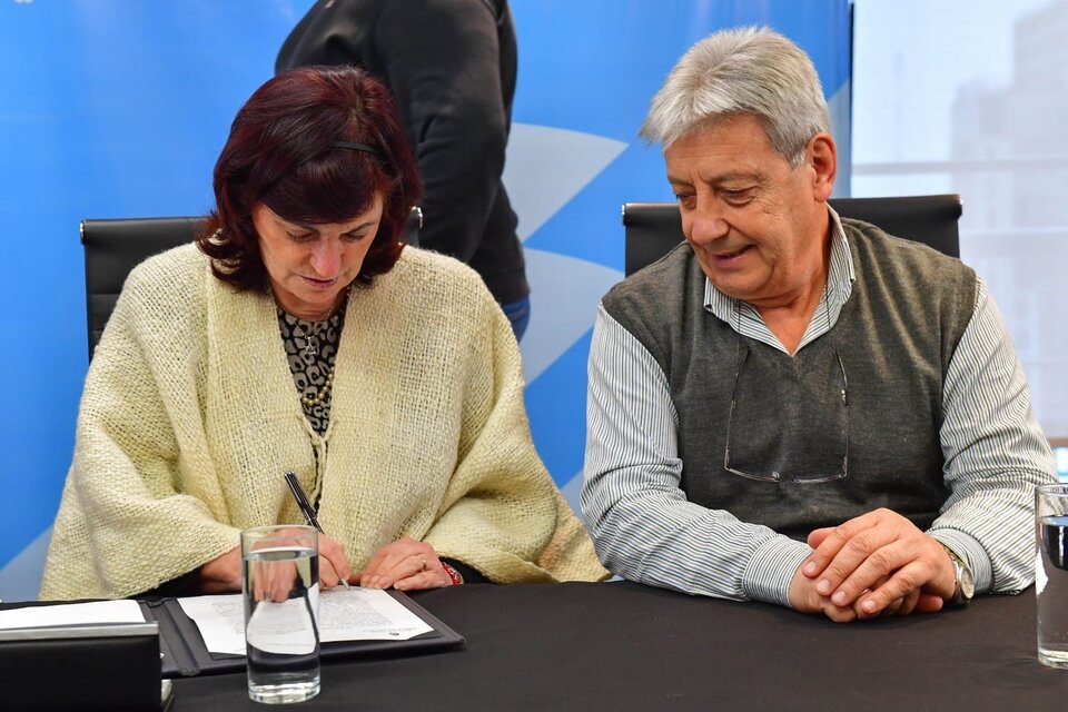 La Ministra de Trabajo, Kelly Olmos, junto al titular de la UOM, Abel Furlán. (Fuente: Ministerio de Trabajo)