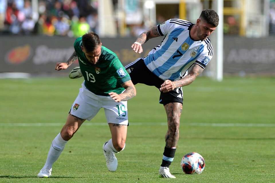 Rodigo De Paul domina la pelota en la altura (Fuente: AFP)