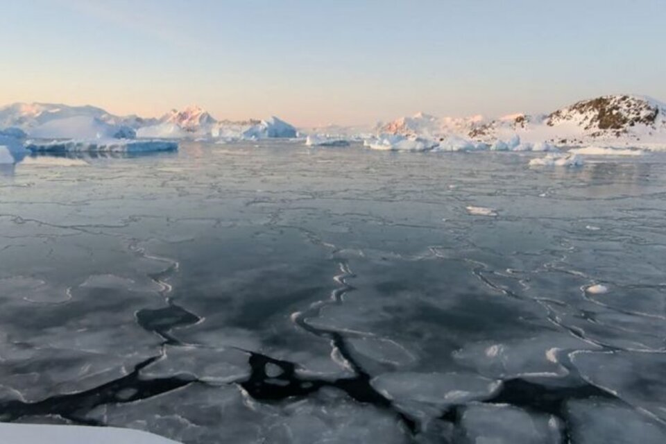 La Antártida se derrite con una rápidez alarmante. Imagen: Centro de Hielo y Nieve de EEUU 
