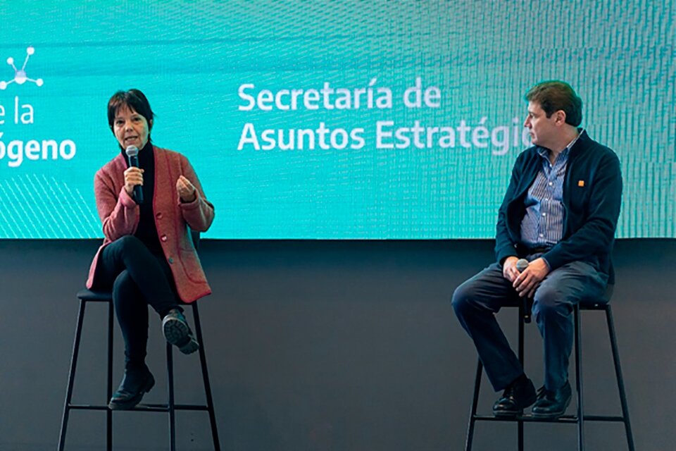 Mercedes Marcó del Pónt y Gustavo Melella en la Fábrica de Talentos de Ushuaia
