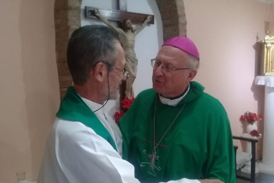 Eduardo López Márquez junto al obispo Luis Urbanc.