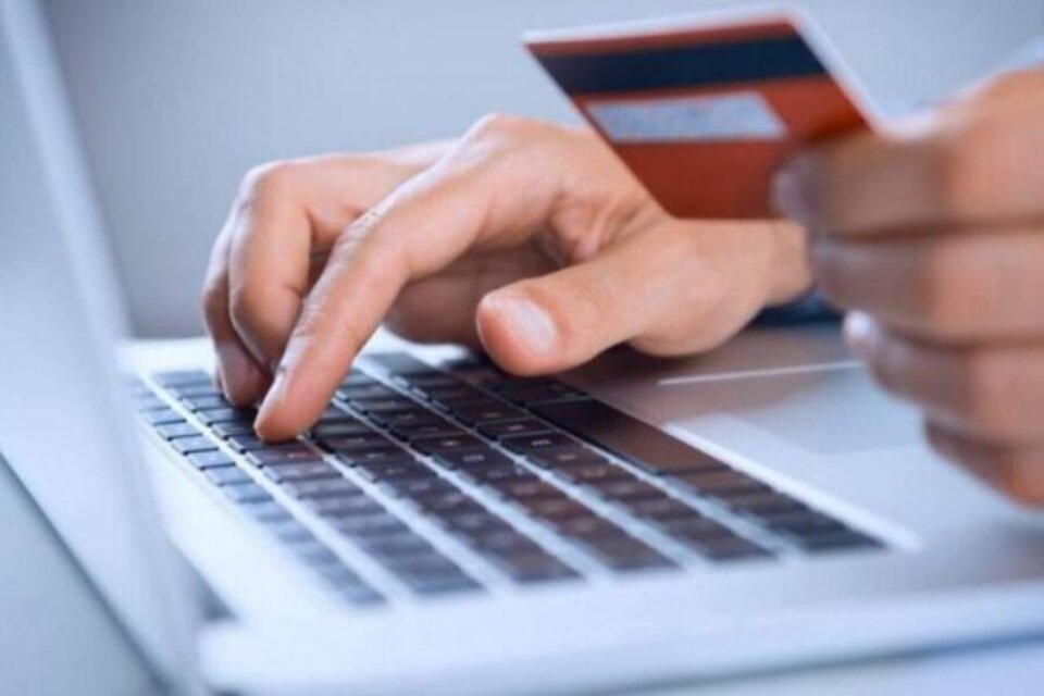 Las compras online de productos de la canasta básica que se paguen con débito, recibirán la devolución del 21%.