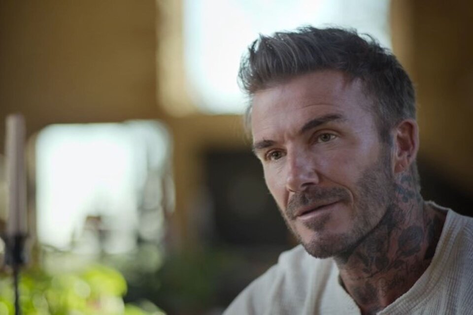 Llega "Beckham", la biopic del exjugador británico. Hoy, uno de los dueños de Inter Miami, donde juega Leo Messi. Imagen:Netflix (Fuente: Netflix)