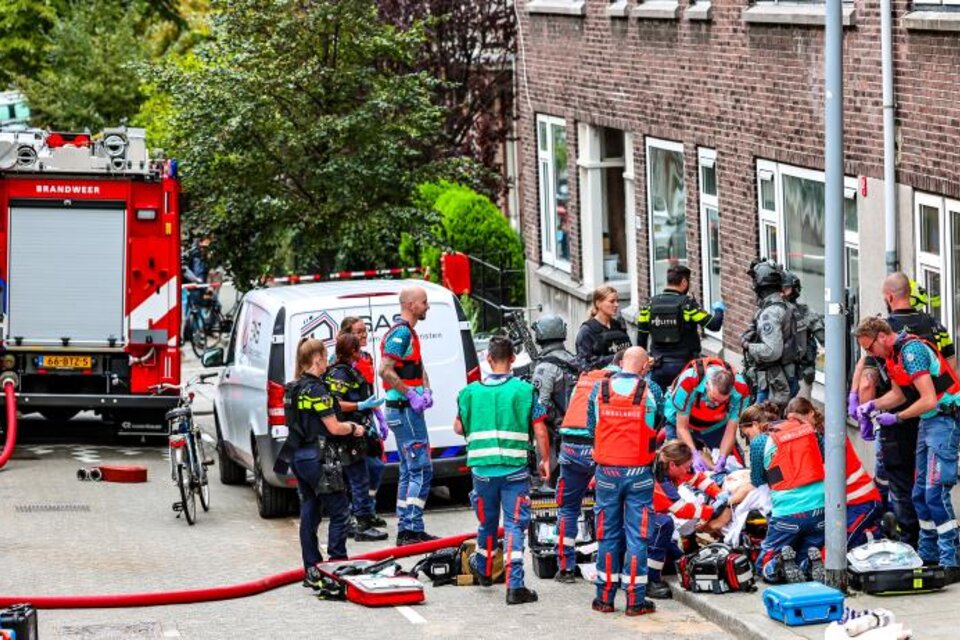 La presencia de servicios de emergencia en el lugar del tiroteo en Rotterdam. 