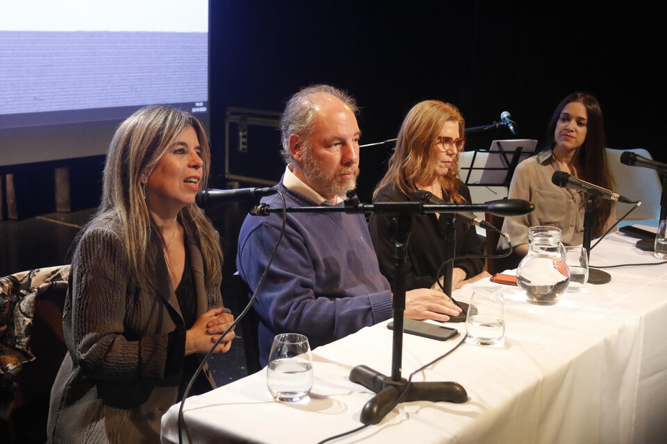 Nora Veiras, Martín Granovsky, Irina Hauser y Melisa Molina. (Fuente: Leandro Teysseire)