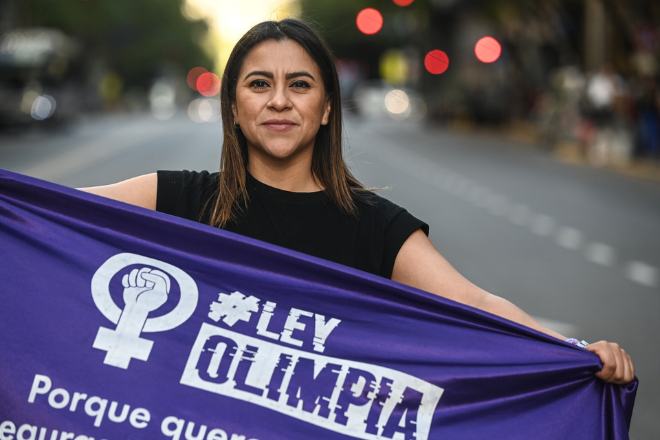 Olimpia Coral, la activista de México, estuvo presente en la sesión del Senado. (Fuente: Télam)