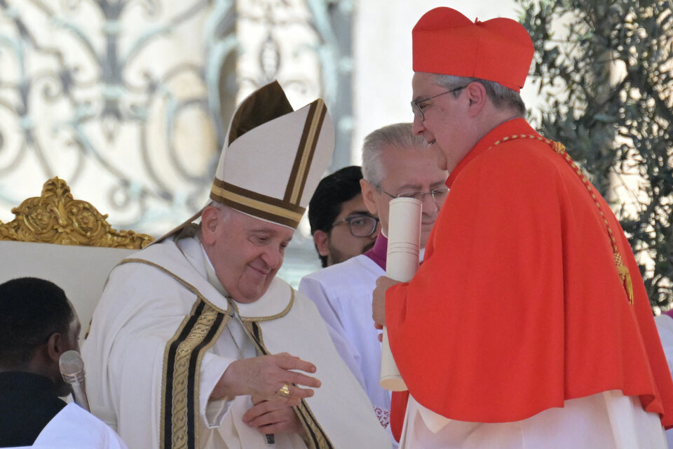 El papa Francisco con el arzobispo de Córdoba, angel Rossi, nuevo cardenal. (Fuente: AFP)