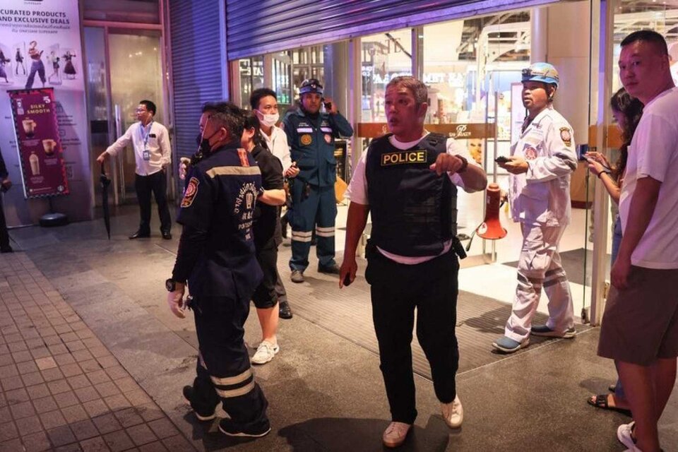 La quinta planta del centro comercial, donde se encuentra un cine con 16 salas, estaba siendo utilizada para la presentación de una serie, con la presencia de actores y periodistas. (Fuente: AFP)