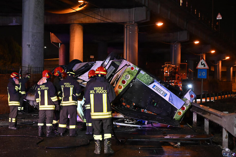 El accidente ocurrió en el puente que une las localidades de Mestre y Marghera, en el municipio de Venecia. (Fuente: AFP)