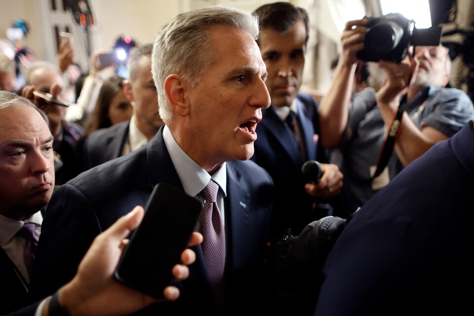 McCarthy se retira del Capitolio tras su destitución.  (Fuente: AFP)
