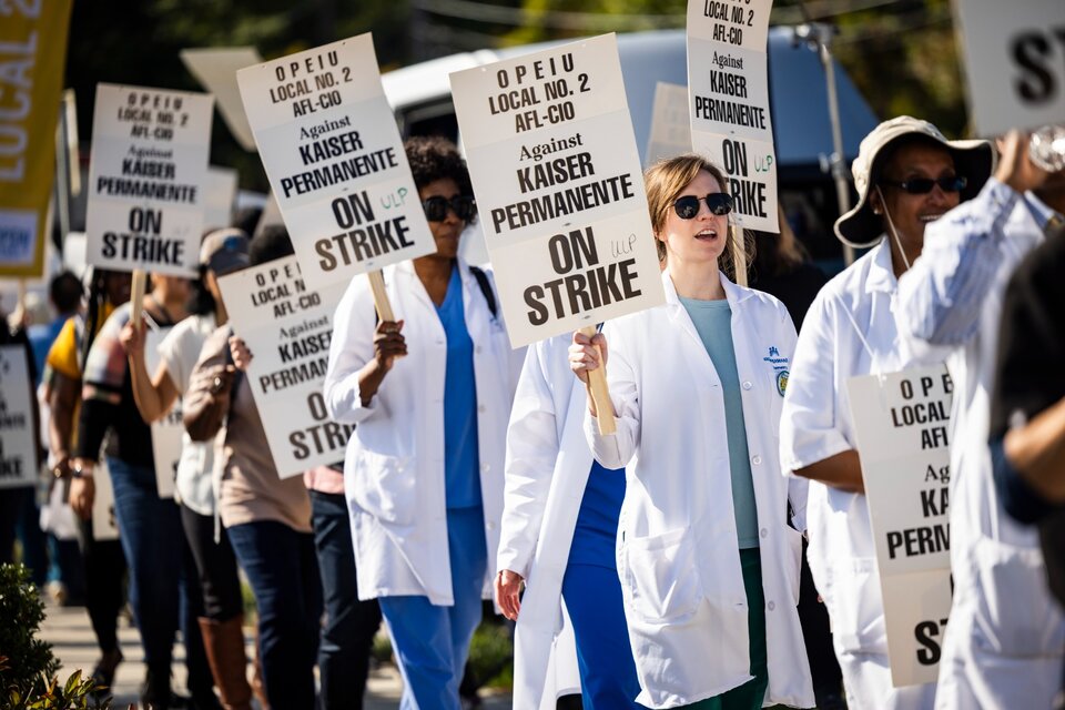 Estados Unidos vive la mayor huelga de trabajadores de la salud en su historia (Fuente: EFE)