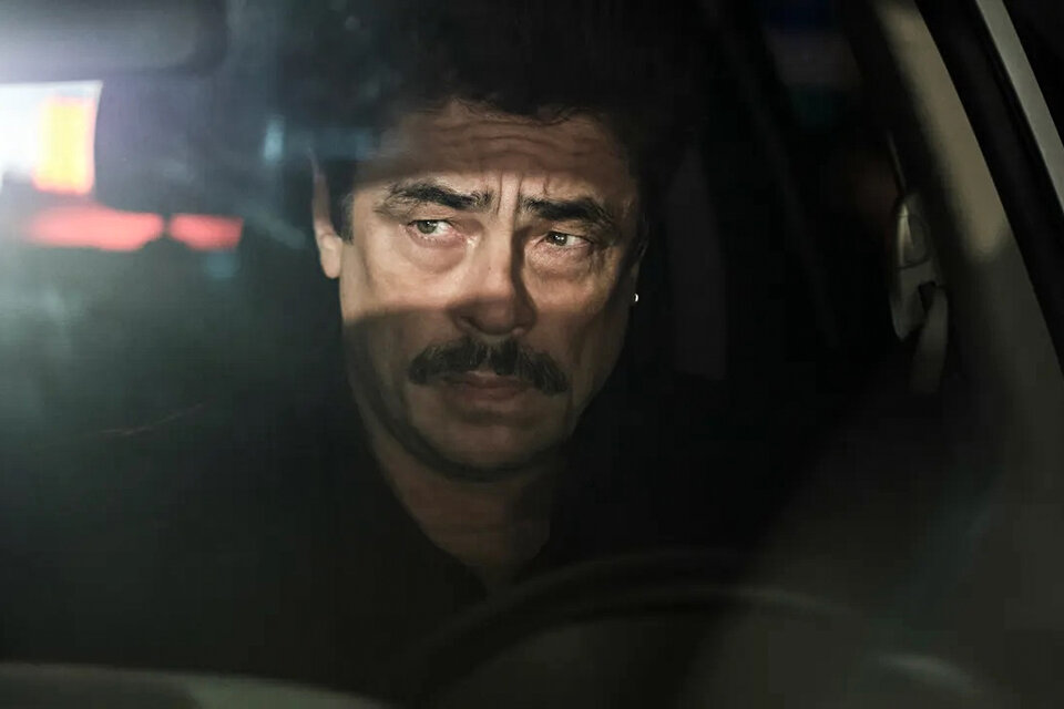 Benicio Del Toro encarna a un experimentado policía.