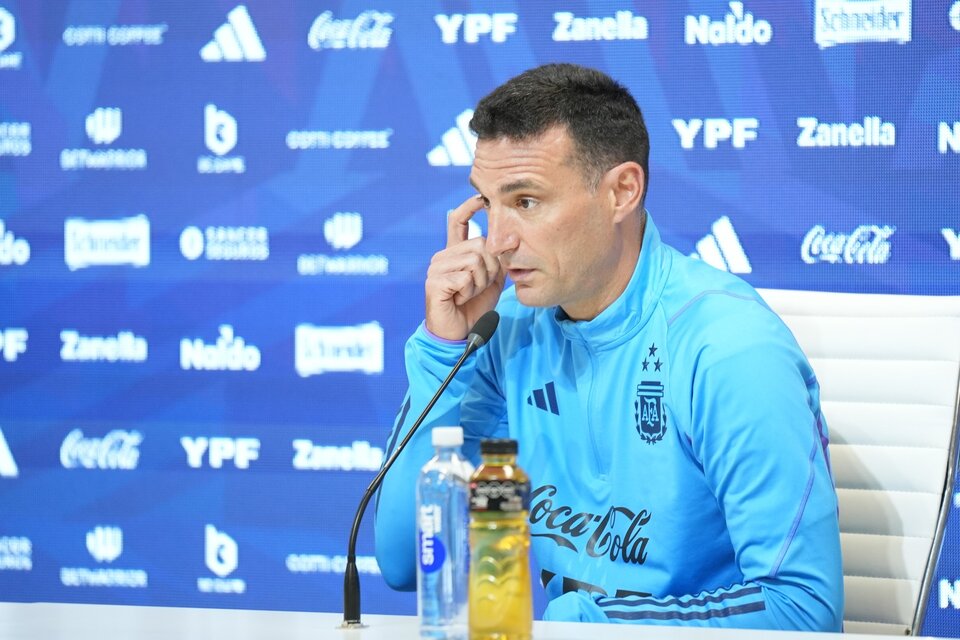 Scaloni citó a Messi, pero no podrá contar con Ángel Di María (Fuente: NA)