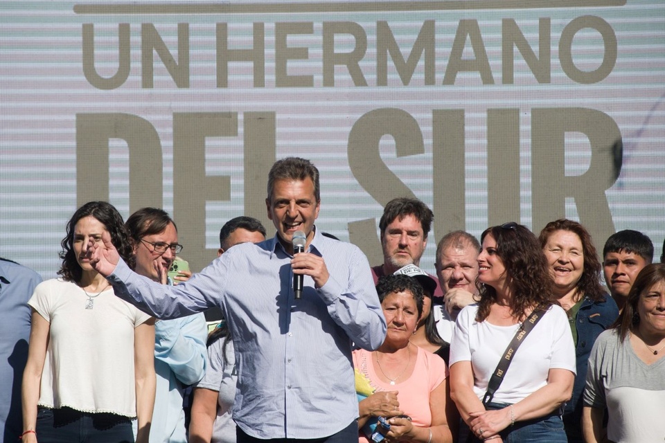 Massa, al cerrar el acto homenaje a Néstor Kirchner en el Bajo Flores. Imagen: Jaime Oliva.