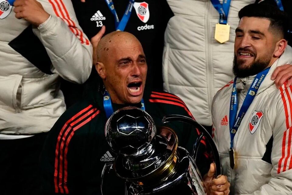 Riberi levantó el último trofeo de River, cuando ya luchaba contra su enfermedad (Fuente: Prensa River)