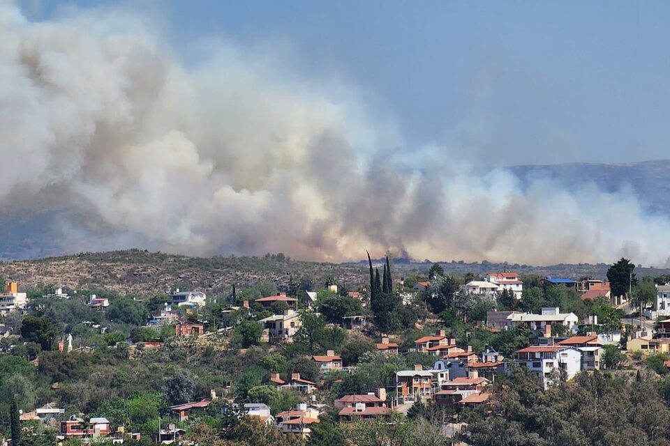 Incendios en Córdoba: combaten al menos cinco focos y hay evacuados
