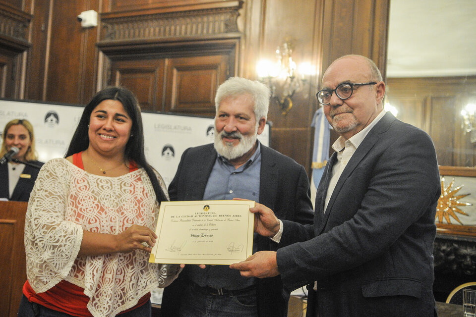 Maia Daer y Claudio Ferreño junto a Barcia.  (Fuente: Sandra Cartasso)