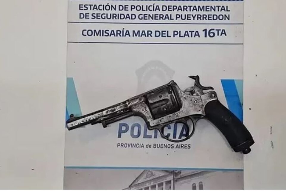 El revólver calibre 38 que un alumno llevó a un secundario de Mar del Plata. (Fuente: NA)