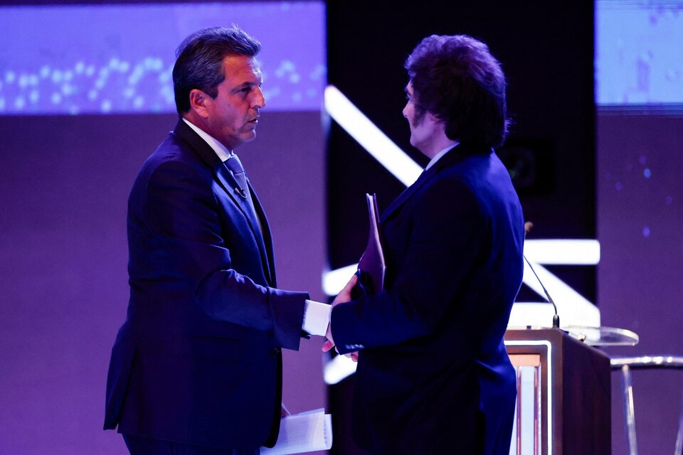 Sergio Massa y Javier Milei después del último debate.