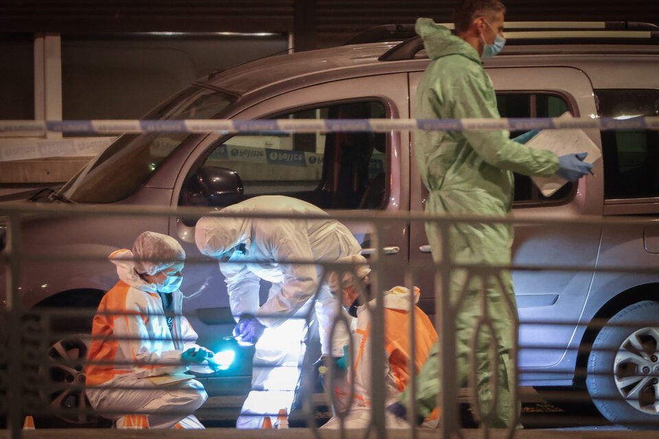 La policía belga haciendo las pericias del asesinato. (Fuente: EFE)