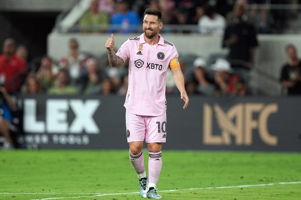 “Messi llega a los Estados Unidos”, por Apple TV+: El rosarino rosado (Fuente: NA)