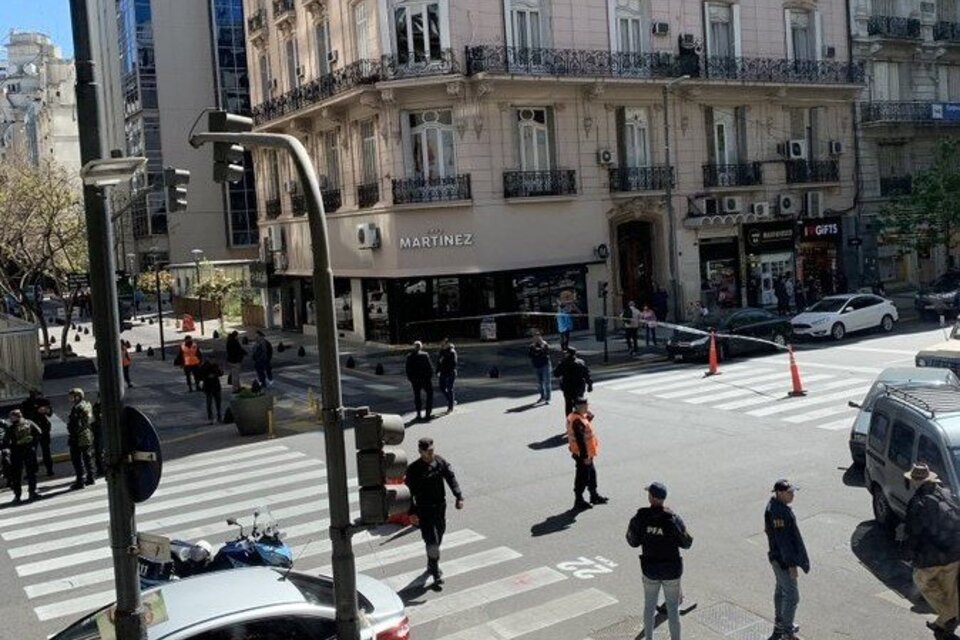Amenaza de bomba en la embajada de Israel y Estados Unidos en Buenos Aires: las calles cortadas y el estado del tránsito  