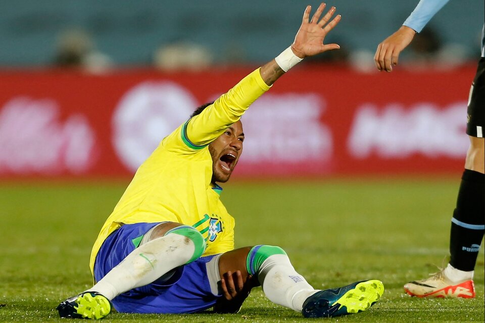 Neymar se rompió los ligamentos y estaría nueve meses inactivo (Fuente: NA)