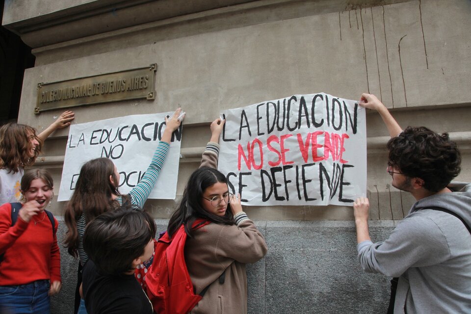 Estudiantes secundarios, en defensa de la educación (Fuente: Jorge Larrosa)