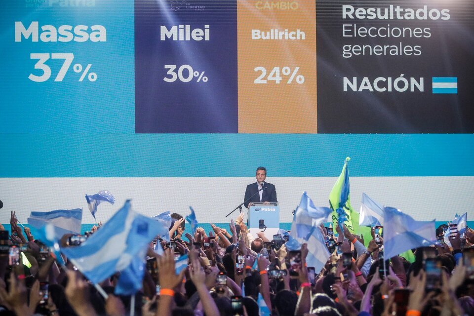 Massa y Milei se enfrentarán en las urnas el 19 de noviembre para ver quién es el próximo presidente de la Argentina. (Fuente: Leandro Teysseire)