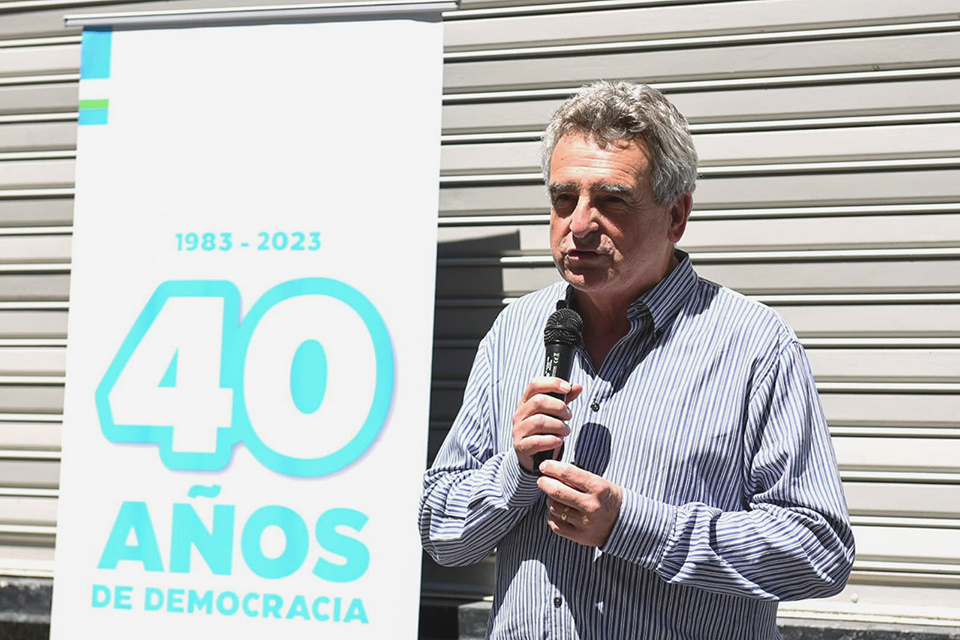 Rossi convocó a celebrar la democracia sin grieta.